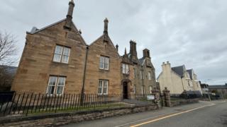 Cùirt an t-Siorraidh ann an Steòrnabhagh