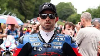 Irwin fue trasladado al hospital tras el accidente en Snetterton.