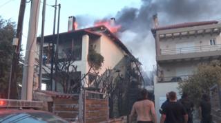 Firefighters battle to contain Greek wildfires
