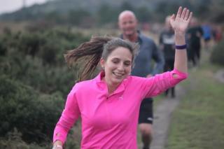 Leeds: Parkrun pioneer given honour for his voluntary work - BBC News