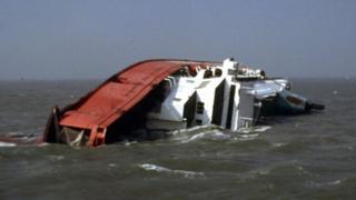 Zeebrugge ferry disaster marked 30 years on - BBC News
