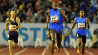 Jonathan Borlée (L) takes on Usain Bolt over 300m