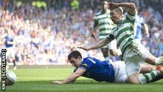 Cha Du-Ri challenges Lee Wallace and is sent off