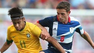 Neymar tussles with Joe Allen