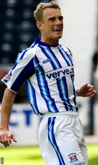 Shiels was with Kilmarnock last season and is training with the Ayrshire club