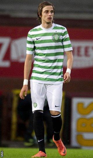 Filip Twardzik in action for Celtic's Under-20 team against Sporting Lisbon