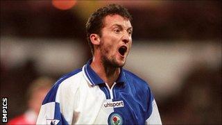 Billy McKinlay in action for Blackburn Rovers