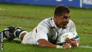 Jason Robinson scores a try for England in the 2003 Rugby World Cup final