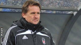 Schuster in the dugout at Besiktas