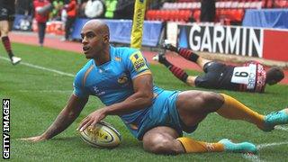 Tom Varndell scores a try for Wasps against Saracens