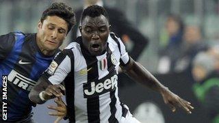 Kwadwo Asamoah (right)