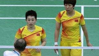 Fans jeer badminton players for 'not trying'