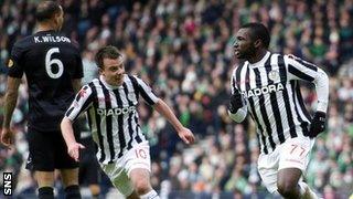 St Mirren forwards Paul McGowan and Esmael Goncalves