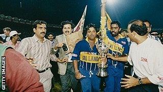 Arjuna Ranatunga lifts the 1996 World Cup