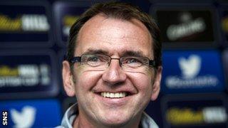 Hibernian manager Pat Fenlon