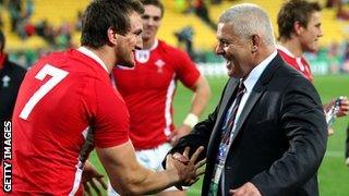 Sam Warburton shakes the hand of Warren Gatland during the 2011 World Cup