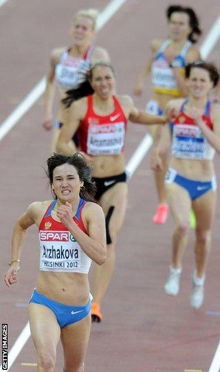 Yelena Arzhakova leads the field