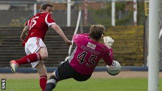 Peter Pawlett forces a save