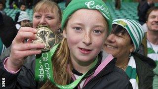 Celtic fan Kathlenn McGovern with Neil Lennon's winners' medal