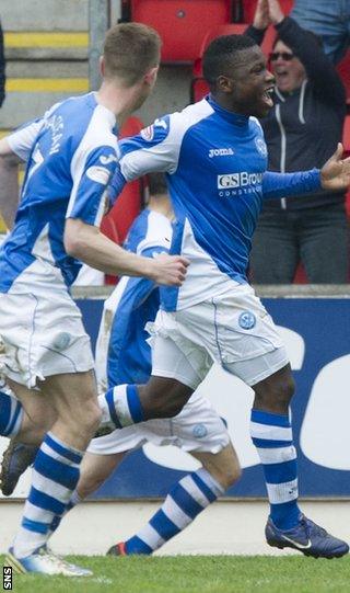 Nigel Hasselbaink (right) celebrates his goal