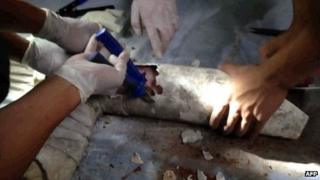 China rescuers save baby lodged in sewage pipe - BBC News