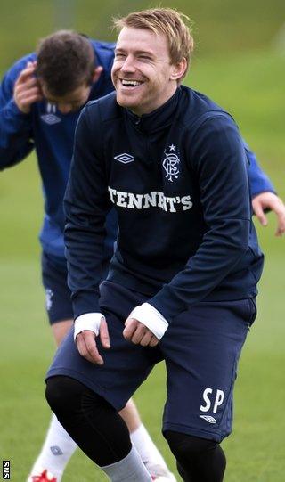 Stevie Smith trains with Rangers