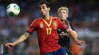 Alvaro Arbeloa and Andy Keogh battle for possession