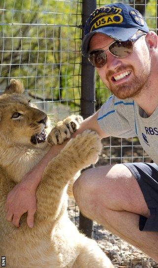 Al Kellock with a lion