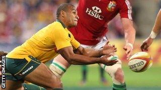 Will Genia passes from the base of a ruck