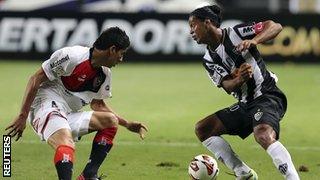 Ronaldinho (right) of Atletico Mineiro