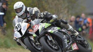 Michael Pearson and Derek Sheils dice at Tandragee