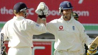 Ian Bell and Marcus Trescothick celebrate