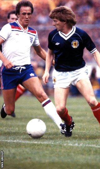 Strachan faces up to Phil Neal at Wembley in 1983