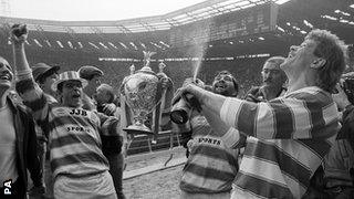 Wigan celebrate 1985 Challenge Cup final win