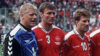 Peter Schmeichel (left) and Michael Laudrup (right) lining up for Denmark