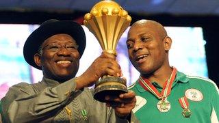 Stephen Keshi (right)