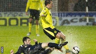 Ross County's Rocco Quinn challenges St Mirren's Paul McGowan