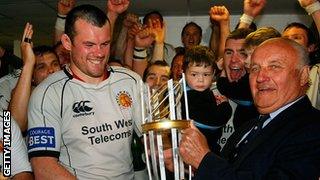 Tom Hayes receives the Championship trophy in 2010