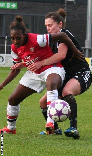 Danielle Carter holds off Glasgow's Jo Love