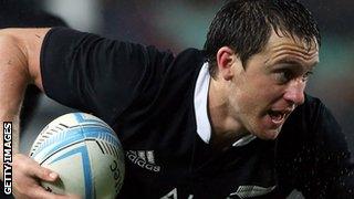 Ben Smith runs with the ball against Argentina