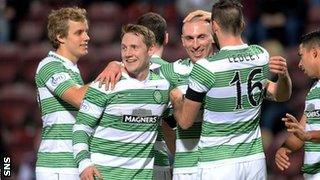 Kris Commons celebrates with Celtic team-mates