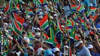 Fans paid tribute to former president Nelson Mandela