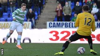 Kris Commons scores for Celtic against Inverness