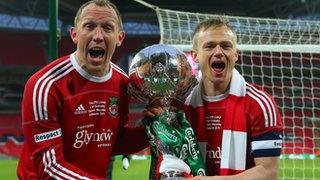 Andy Morrell celebrates the FA Trophy win with Dean Keates