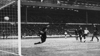 Bobby Charlton scores for England against Mexico