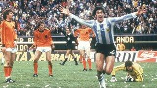 Mario Kempes celebrates after scoring for Argentina against Netherlands