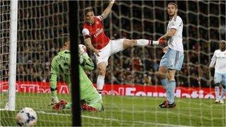 Olivier Giroud scores against West Ham