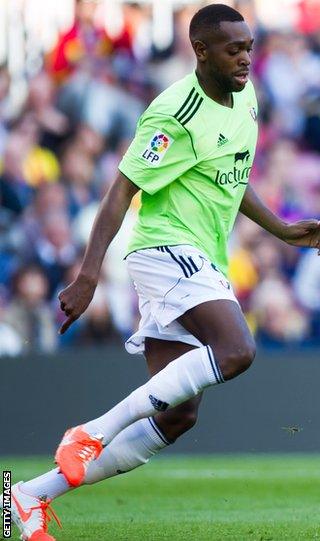 Raoul Loe in action for Osasuna