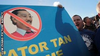 Fans protest against Vincent Tan