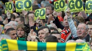 The Manchester United fans protest with the Green and Gold campaign.